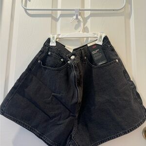 NWT! Levi’s black shorts
